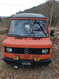 Mercedes 207D camper