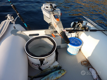 Gommone tender completo di motore elettrico