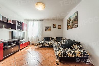 AMPIA PORZIONE DI CASA SU DUE LIVELLI CON IL GIARD