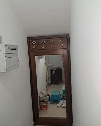 attaccapanni  con porta segreta 