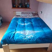  scrivania e letto piazza e mezza grande 