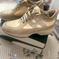 Hogan interactive con Swarovski