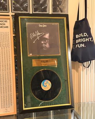 Memorabilia Album Elton John firmato 1970 Yoursong