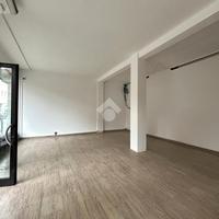 NEGOZIO A MONTEBELLUNA