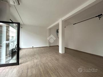 NEGOZIO A MONTEBELLUNA