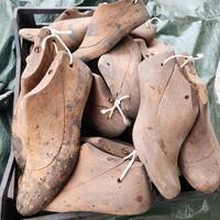 Antiche forme scarpe in legno