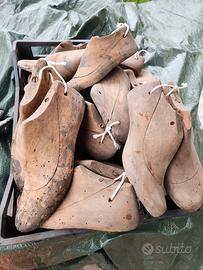 Antiche forme scarpe in legno