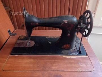 Macchina da cucire antica