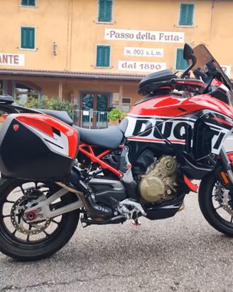 Multistrada V4S  full Akrapovic ,leggere bene