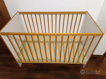 lettino bimbi in legno con materasso