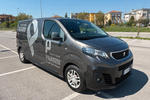 Peugeot Expert con allestimento funebre