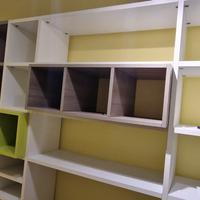 Scrivania con libreria 