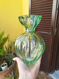 vaso in vetro verde