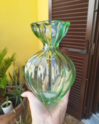 vaso in vetro verde
