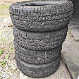 Set 4 pneumatici invernali 215 60 R16 Powertrac