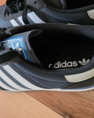 scarpe Adidas, numero 42½