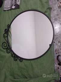 Specchi entrambi di Ikea