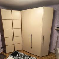 Armadio con cabina angolare e dura anta