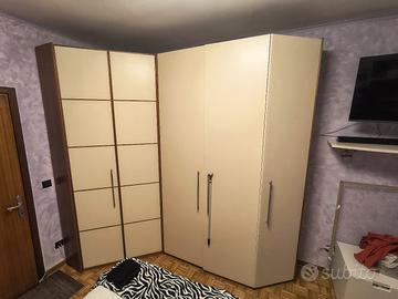 Armadio con cabina angolare e dura anta