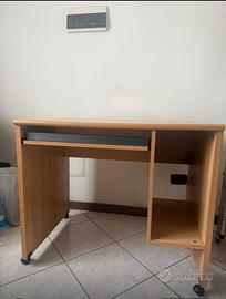 Scrivania porta pc