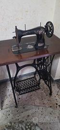 Macchina per cucire antica