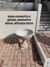 Vaso fioriera cemento con piede 