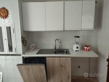 cucina completa con elettrodomestici 