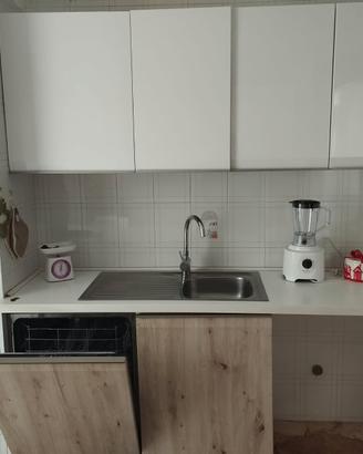 cucina completa con elettrodomestici 
