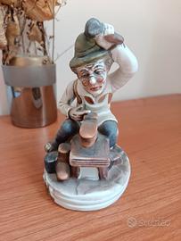 Statuina vintage in ceramica - Il calzolaio (16 cm