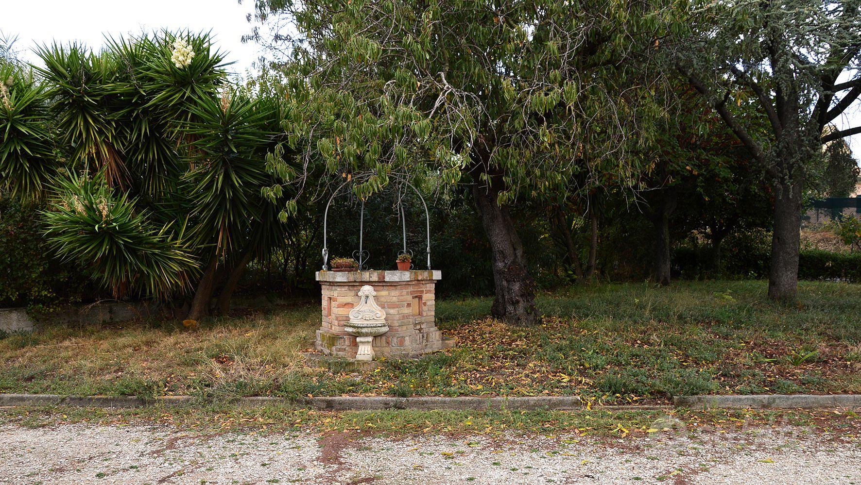 Casa con terreno agricolo - Altro