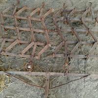 antico  erpice a strascico a denti fissi 