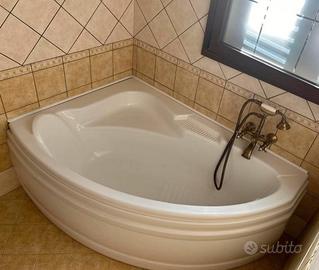 Vasca da bagno angolare