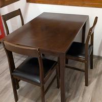 Tavolo da cucina con sedie