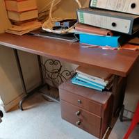 mobili carinie in legno. 