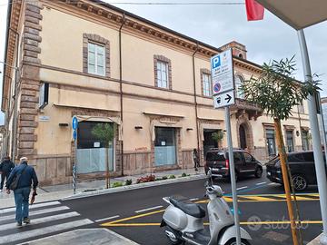 Fondo commerciale via mazzini viareggio
