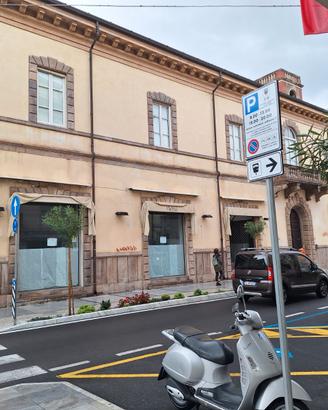 Fondo commerciale via mazzini viareggio