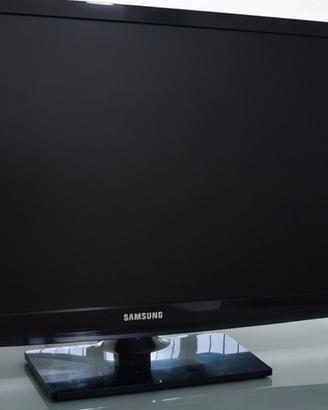 Samsung smart TV 24" 4K  60 cm diagonale