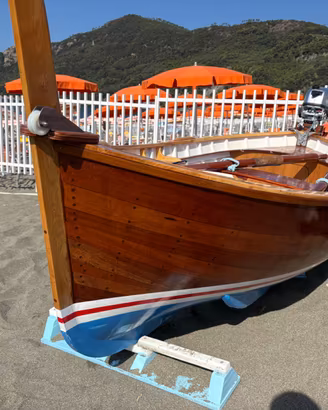 Gozzo in legno ligure