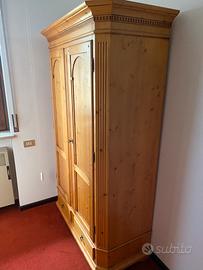 Armadio in pino stile montano