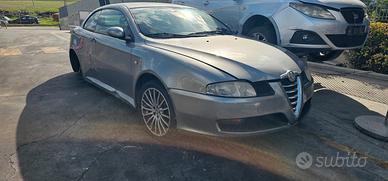 alfa gt vettura rottamata per pezzi di ricambio