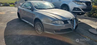 alfa gt vettura rottamata per pezzi di ricambio