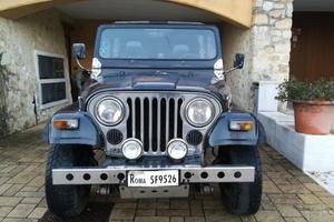 Bellissim Jeep CJ-7