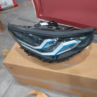 proiettore anteriore sinistro.