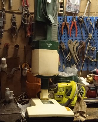 Aspirapolvere folletto con battitappeto