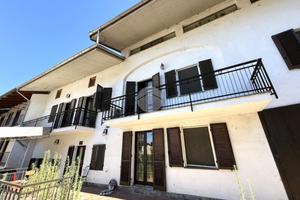 CASA SEMINDIPENDENTE A PAVONE CANAVESE