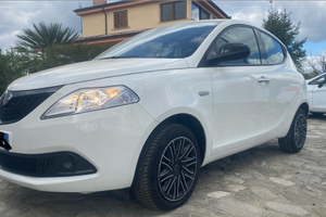 Lancia Ypsilon platino