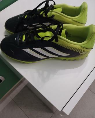 Scarpe da calcio Adidas su sintetico