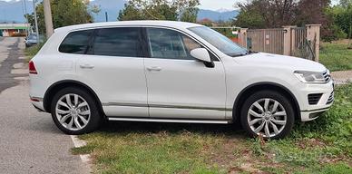 Volkswagen Touareg 3.0 diesel 6V R.LINE