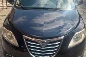 Lancia y