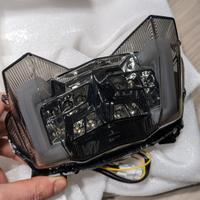 Faro posteriore fumè MT09 frecce integrate